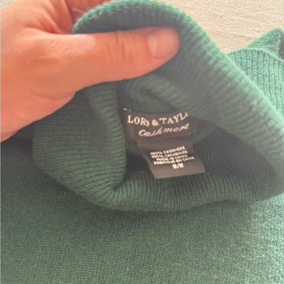 100% Cashmere Emerald Green Turtleneck Sweater - Picture 2 of 10